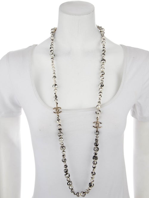 Chanel Faux Pearl Paint Splatter CC Station Necklace