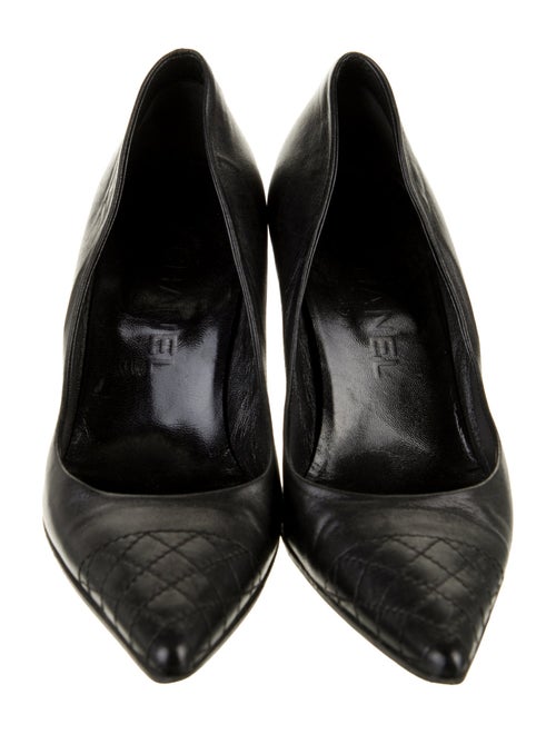 Chanel Interlocking CC Logo Leather Pumps