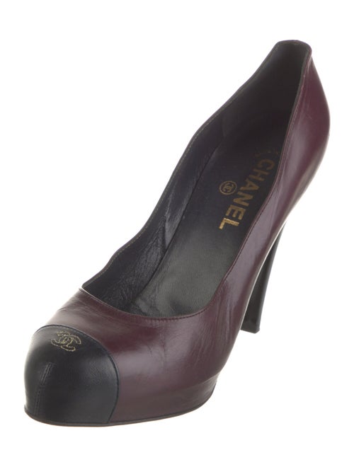 Chanel Interlocking CC Logo Leather Pumps
