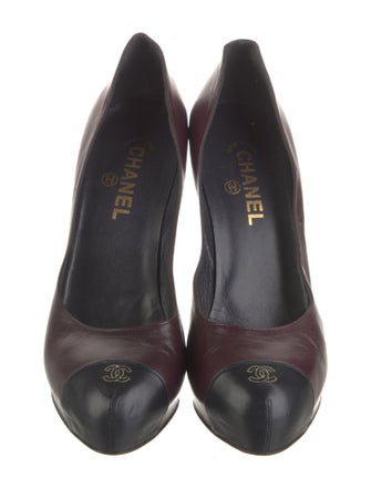 Chanel Interlocking CC Logo Leather Pumps