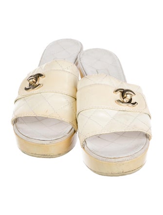 Chanel Interlocking CC Logo Patent Leather Slides