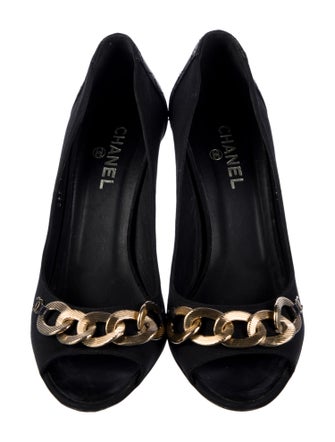 Chanel 2009 Interlocking CC Logo Pumps