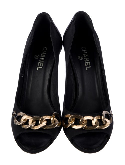 Chanel 2009 Interlocking CC Logo Pumps