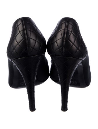 Chanel 2009 Interlocking CC Logo Pumps