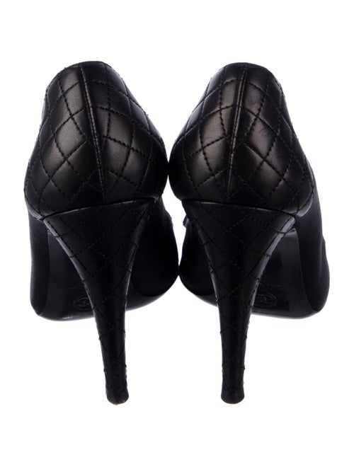Chanel 2009 Interlocking CC Logo Pumps