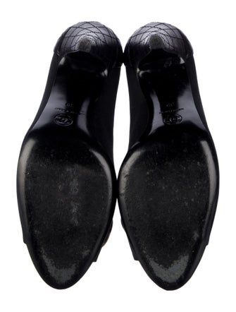 Chanel 2009 Interlocking CC Logo Pumps
