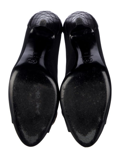 Chanel 2009 Interlocking CC Logo Pumps