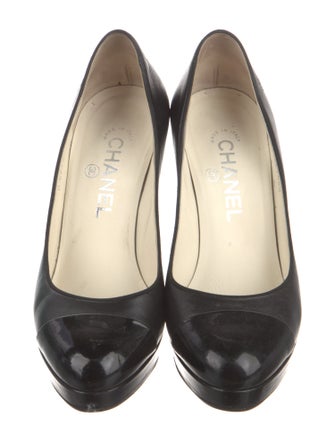 Chanel 2010 Interlocking CC Logo Pumps