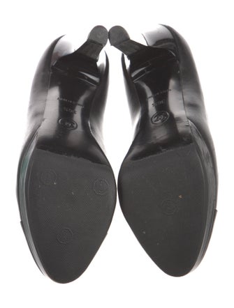 Chanel 2010 Interlocking CC Logo Pumps