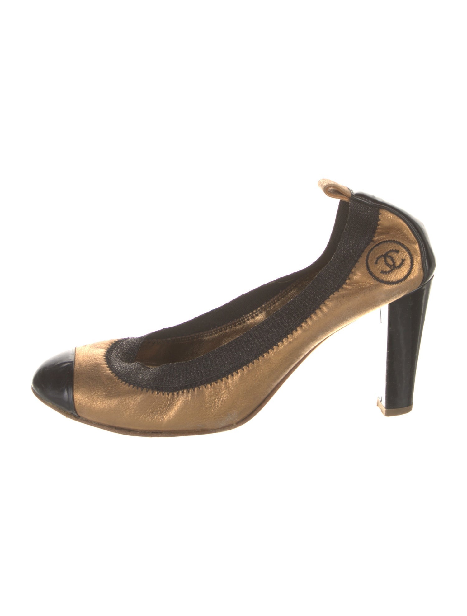 Chanel Interlocking CC Logo Leather Pumps