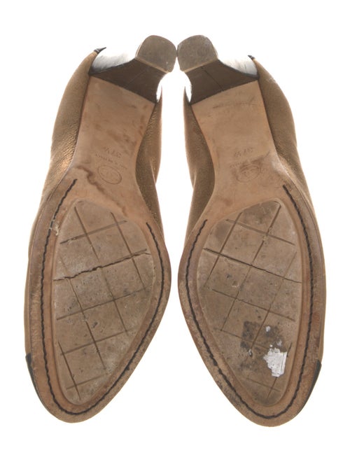 Chanel Interlocking CC Logo Leather Pumps