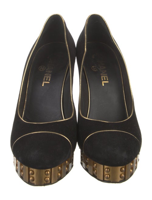 Chanel Interlocking CC Logo Suede Pumps