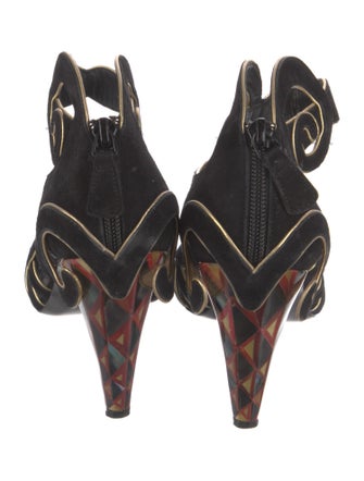 Chanel 2011 Interlocking CC Logo D'Orsay Pumps