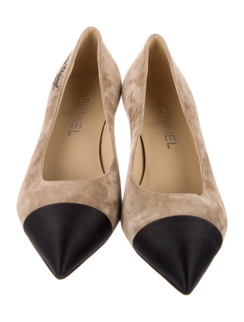 Chanel 2018 Interlocking CC Logo Pumps