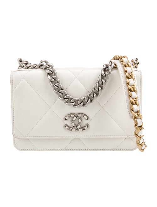 Chanel 19 Wallet On Chain
