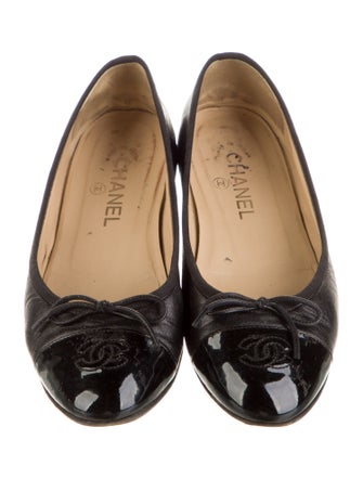 Chanel Interlocking CC Logo Leather Ballet Flats