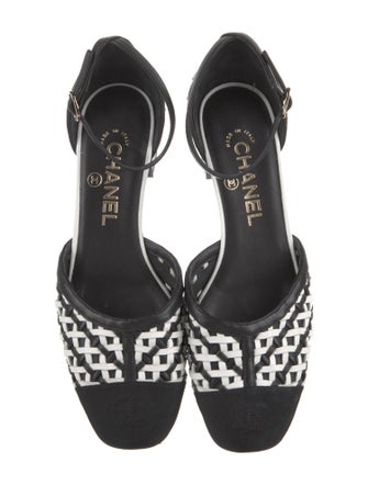 Chanel 2022 Interlocking CC Logo D'Orsay Pumps