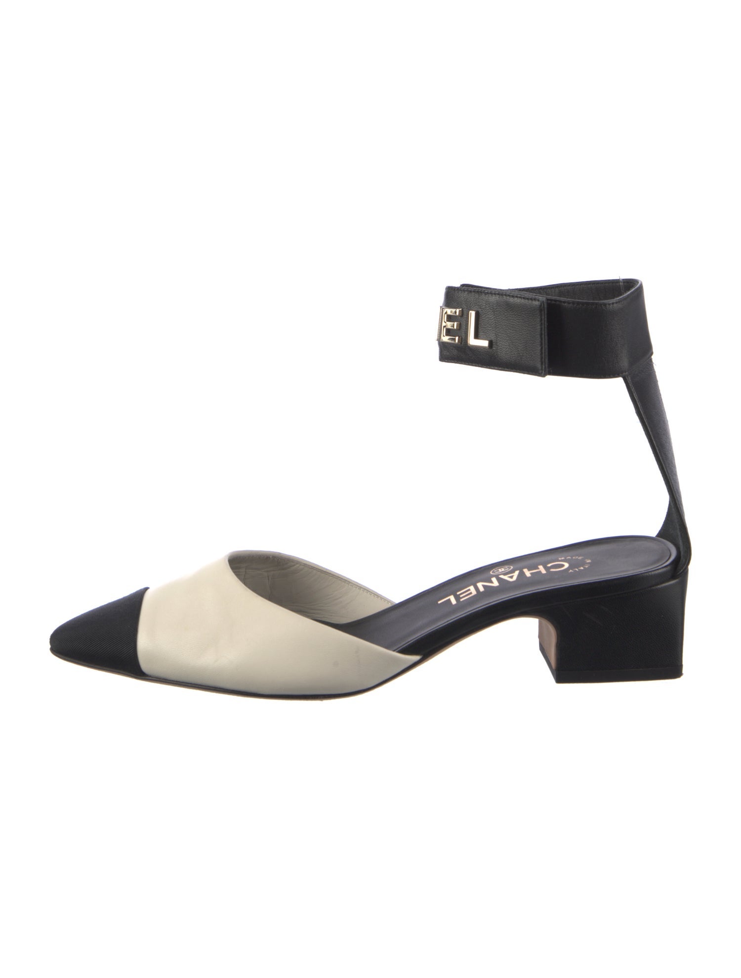 Chanel Interlocking CC Logo Leather D'Orsay Pumps