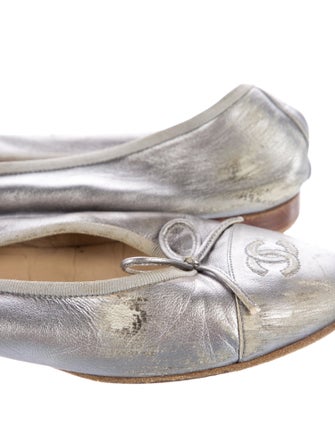 Chanel Interlocking CC Logo Leather Ballet Flats