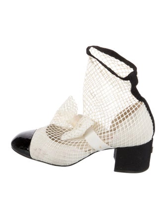 Chanel 2023 Interlocking CC Logo D'Orsay Pumps