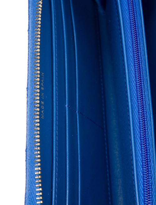 Chanel 2022 Interlocking CC Logo Continental Wallet