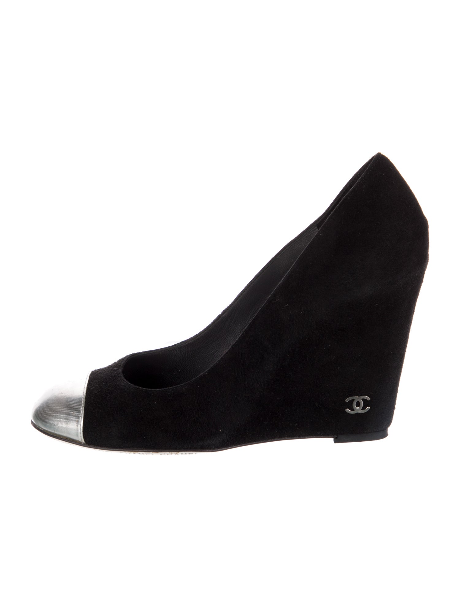 Chanel Interlocking CC Logo Suede Pumps
