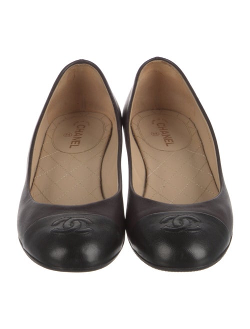 Chanel Interlocking CC Logo Leather Pumps