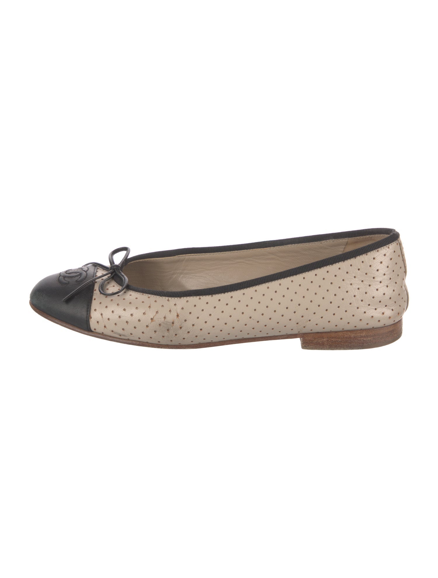 Chanel Interlocking CC Logo Leather Ballet Flats