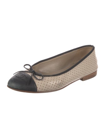 Chanel Interlocking CC Logo Leather Ballet Flats