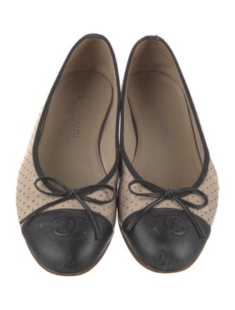 Chanel Interlocking CC Logo Leather Ballet Flats
