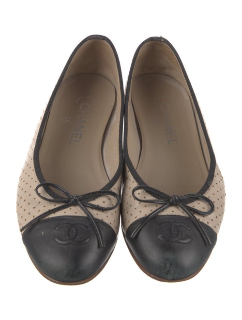 Chanel Interlocking CC Logo Leather Ballet Flats
