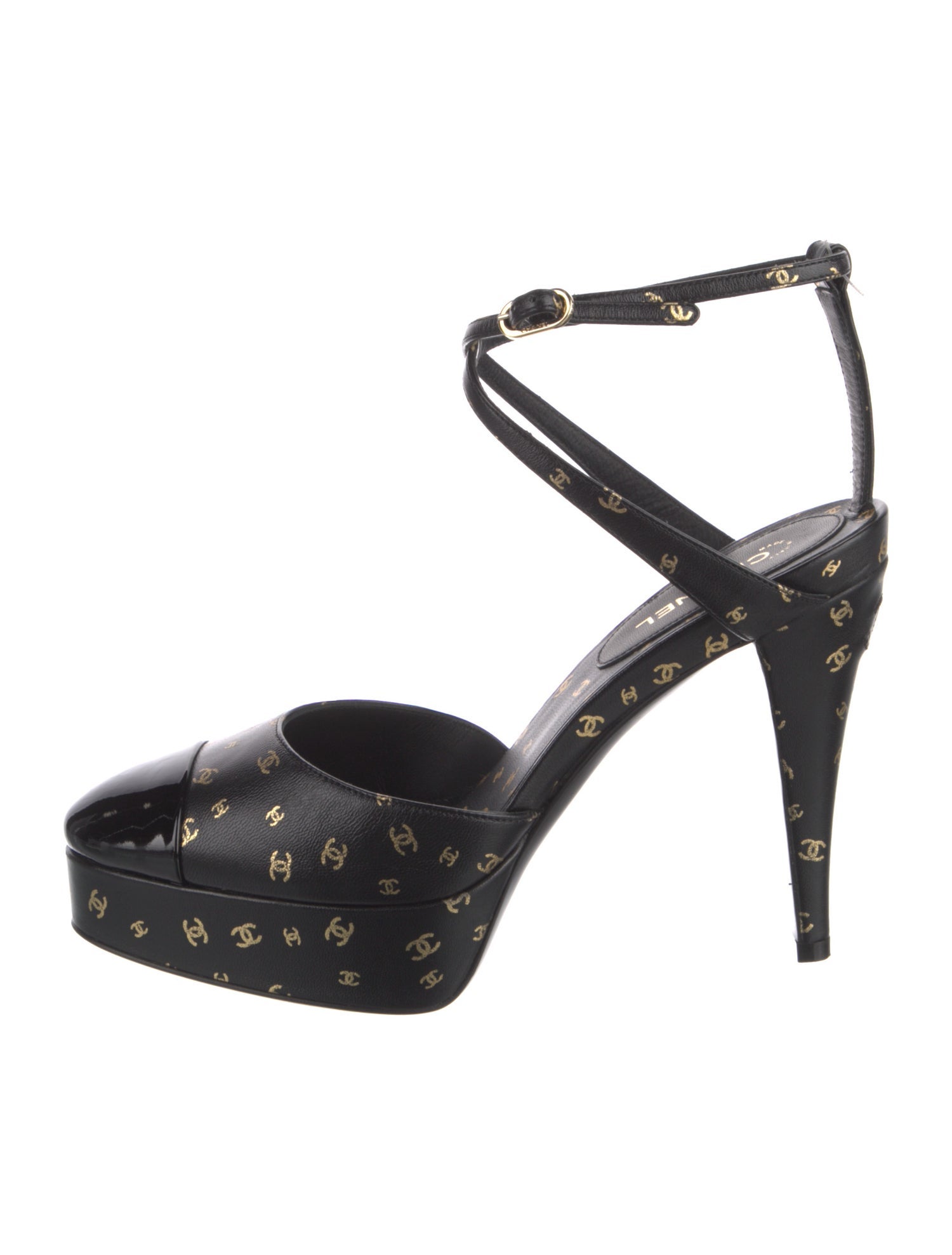 Chanel 2023 Interlocking CC Logo Pumps