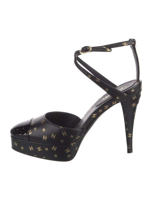 Chanel 2023 Interlocking CC Logo Pumps