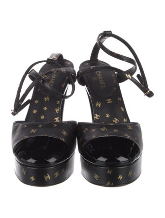 Chanel 2023 Interlocking CC Logo Pumps