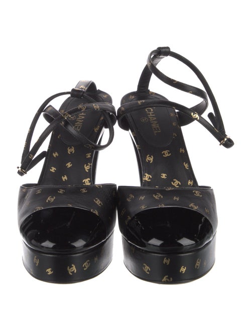 Chanel 2023 Interlocking CC Logo Pumps