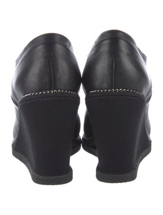 Chanel Interlocking CC Logo Leather Pumps