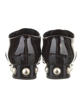 Chanel Interlocking CC Logo Patent Leather Oxfords