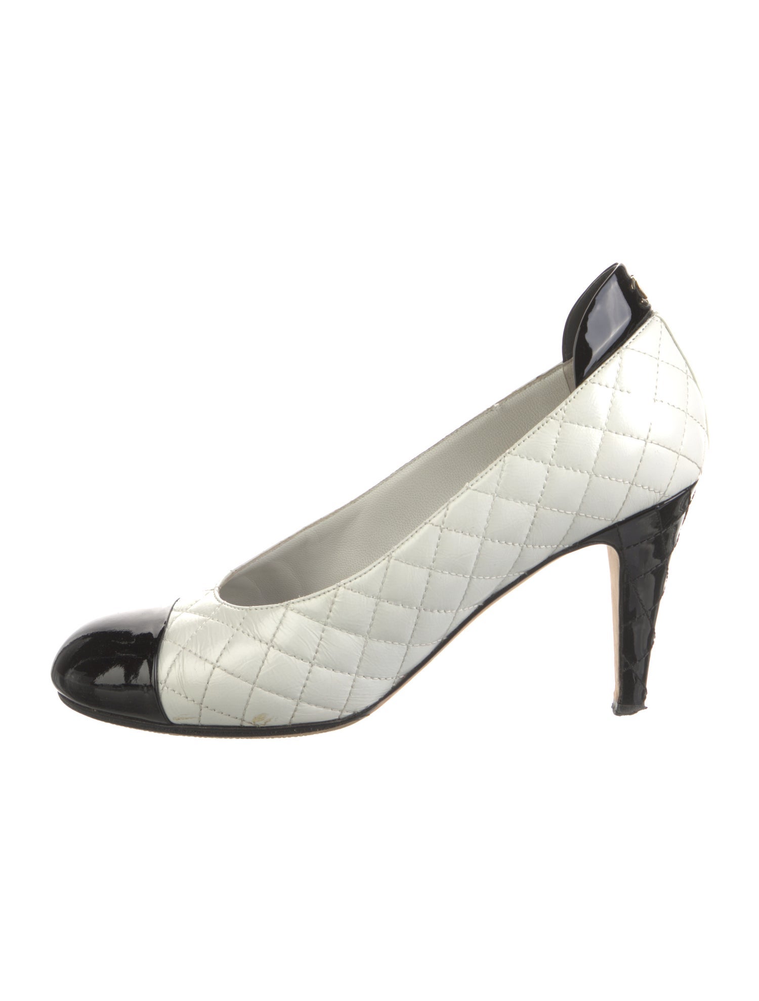 Chanel Interlocking CC Logo Patent Leather Pumps