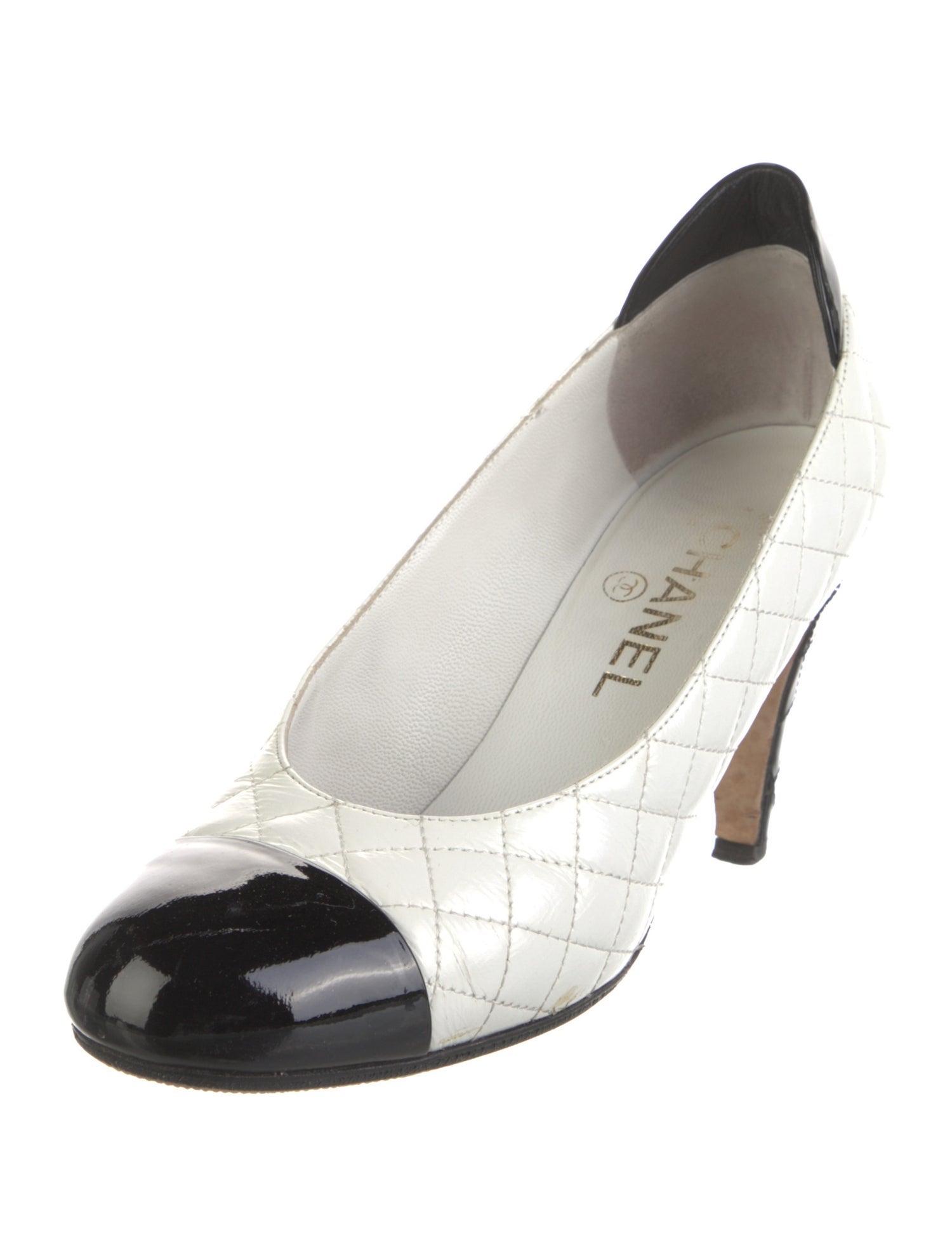 Chanel Interlocking CC Logo Patent Leather Pumps