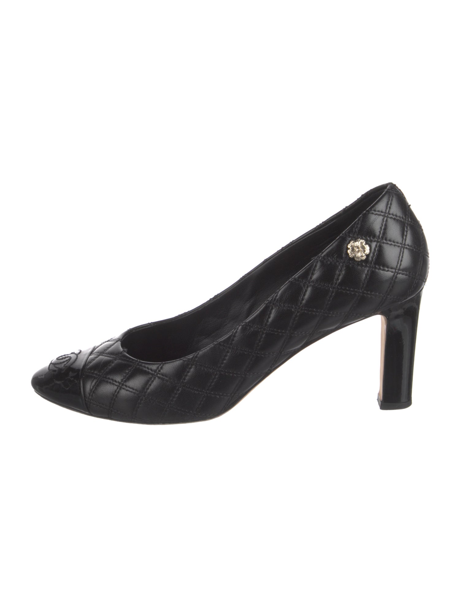 Chanel Interlocking CC Logo Leather Pumps