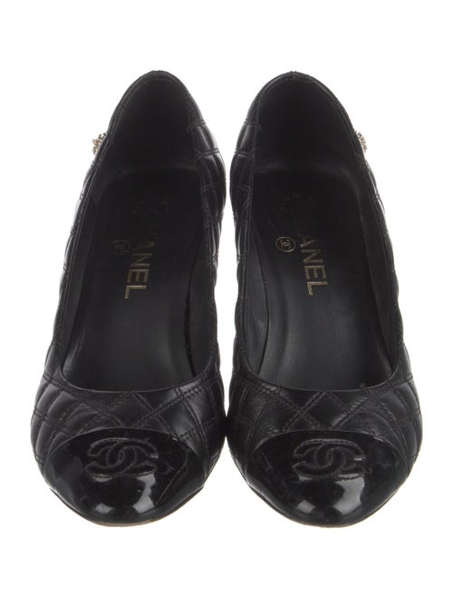 Chanel Interlocking CC Logo Leather Pumps