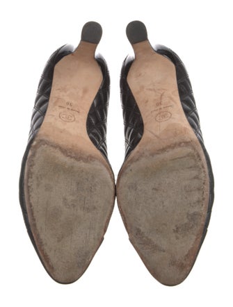 Chanel Interlocking CC Logo Leather Pumps