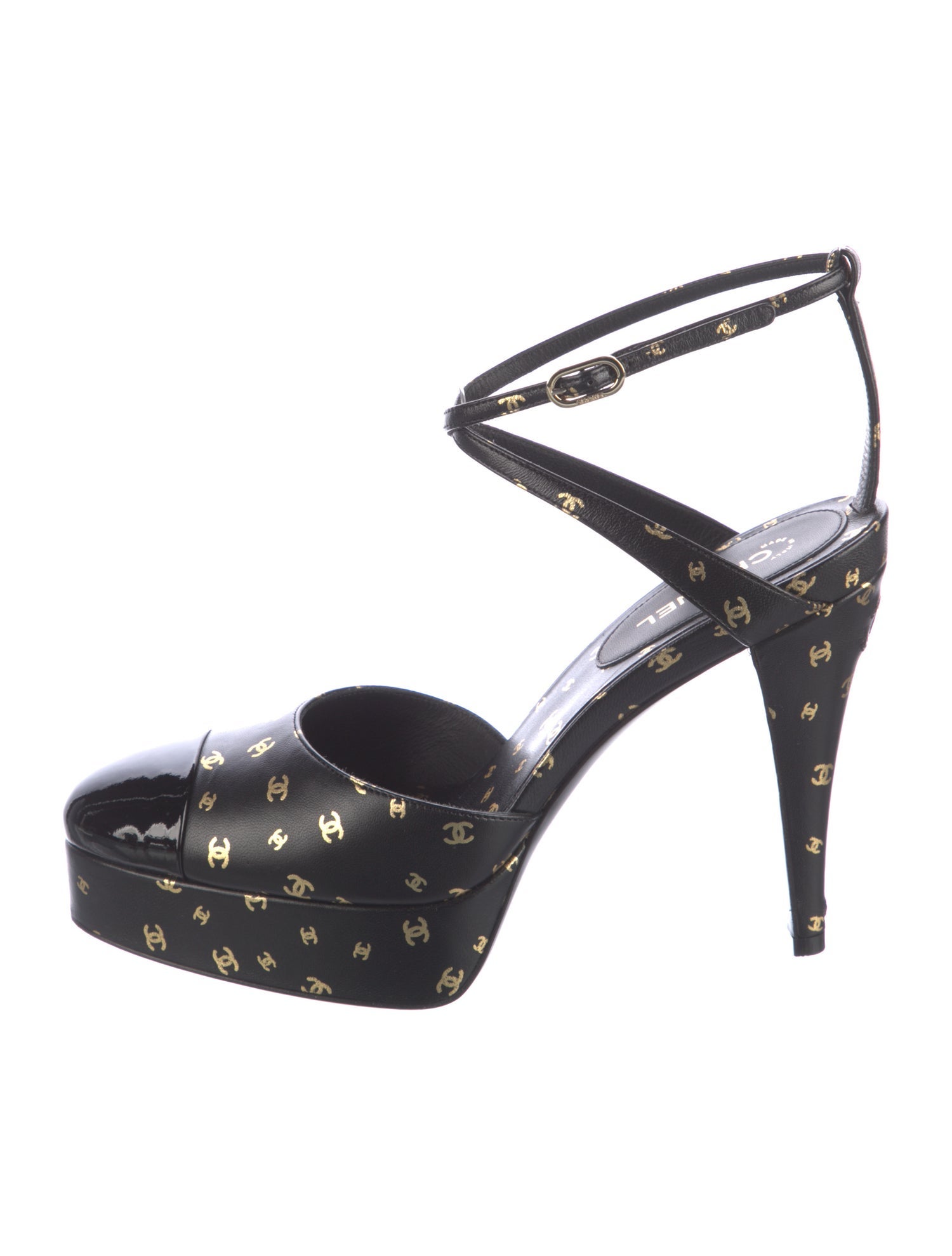 Chanel 2023 Interlocking CC Logo Pumps