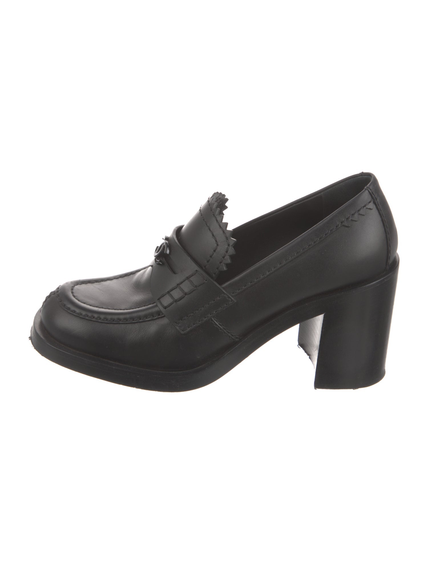 Chanel 2023 Interlocking CC Logo Pumps