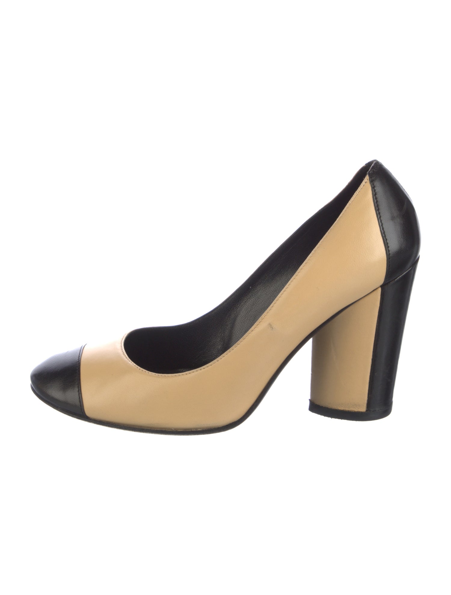 Chanel Interlocking CC Logo Leather Pumps