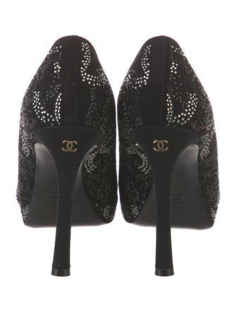 Chanel 2023 Interlocking CC Logo Pumps