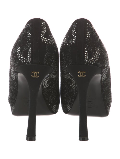 Chanel 2023 Interlocking CC Logo Pumps