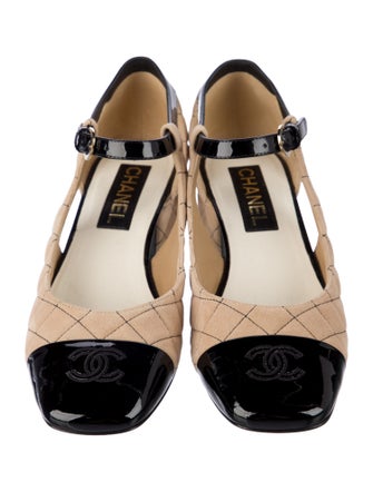 Chanel Interlocking CC Logo Suede Pumps