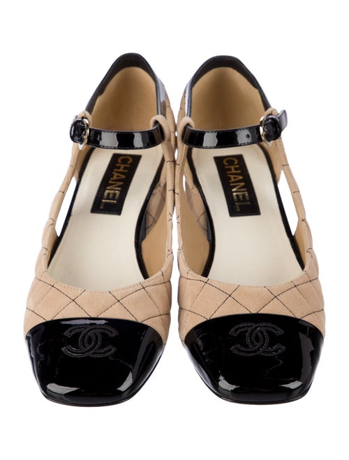 Chanel Interlocking CC Logo Suede Pumps