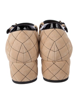 Chanel Interlocking CC Logo Suede Pumps